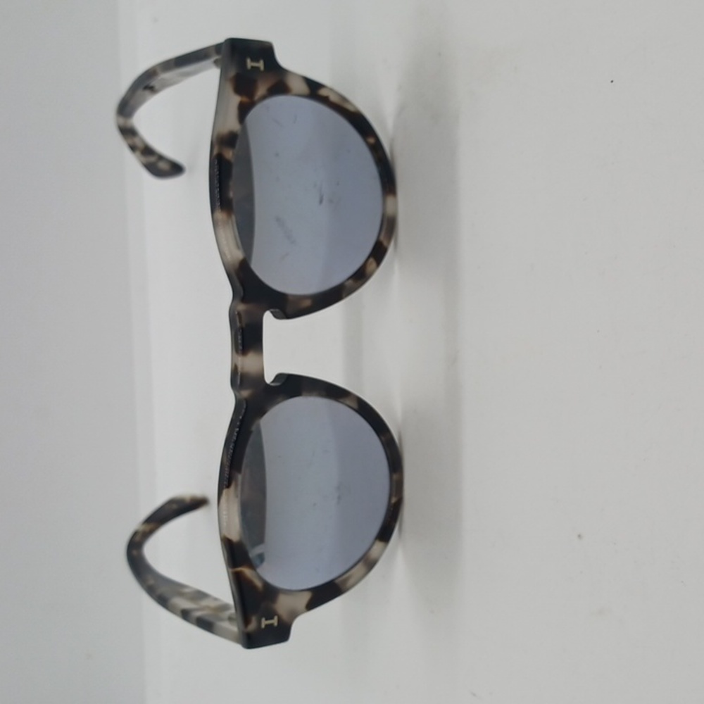 NWOT ILLESTEVA SUNGLASSES LEONARD - Picture 2 of 5